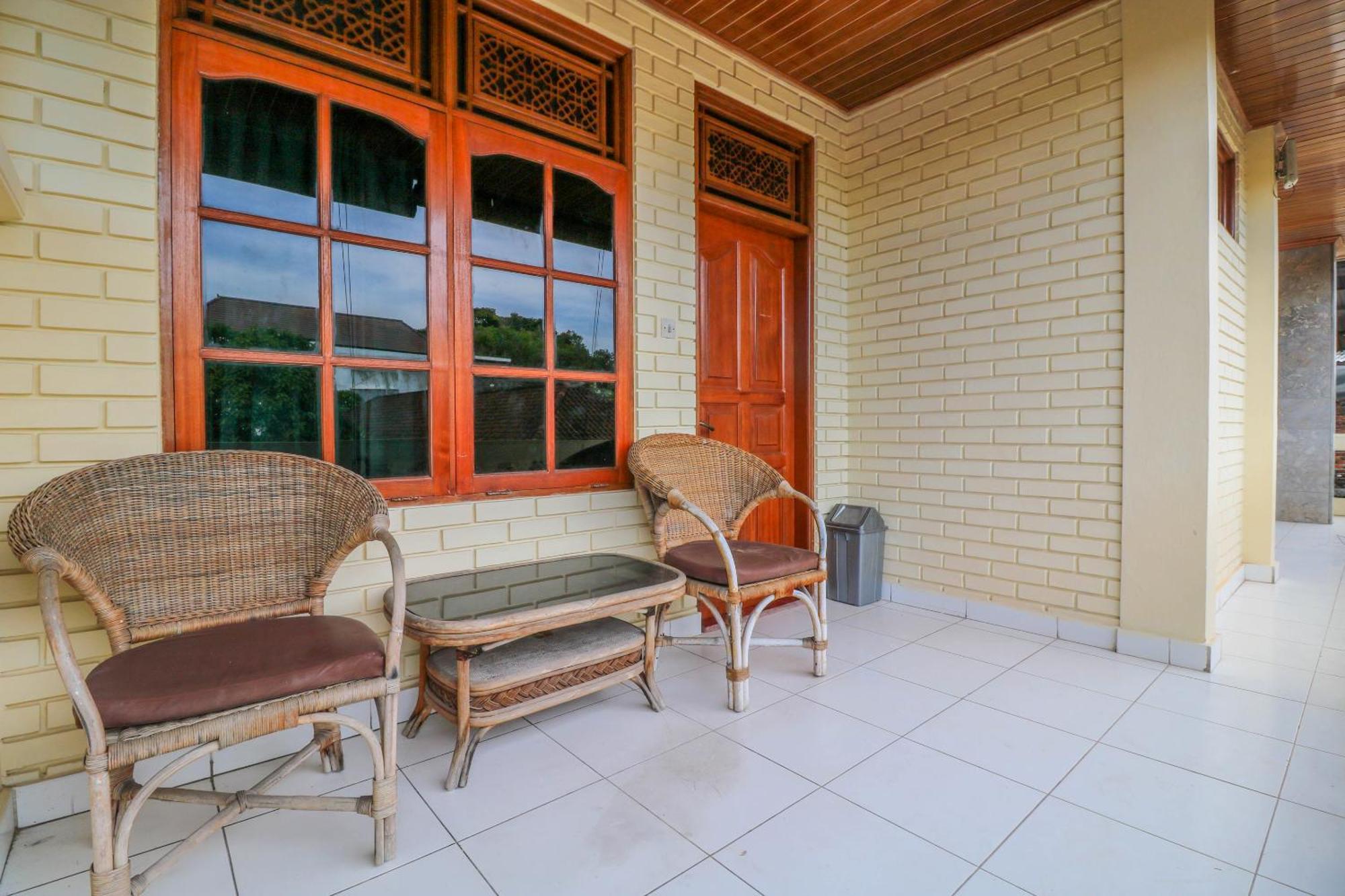 OYO 1654 Maha Bharata Kuta Inn Legian  Bagian luar foto
