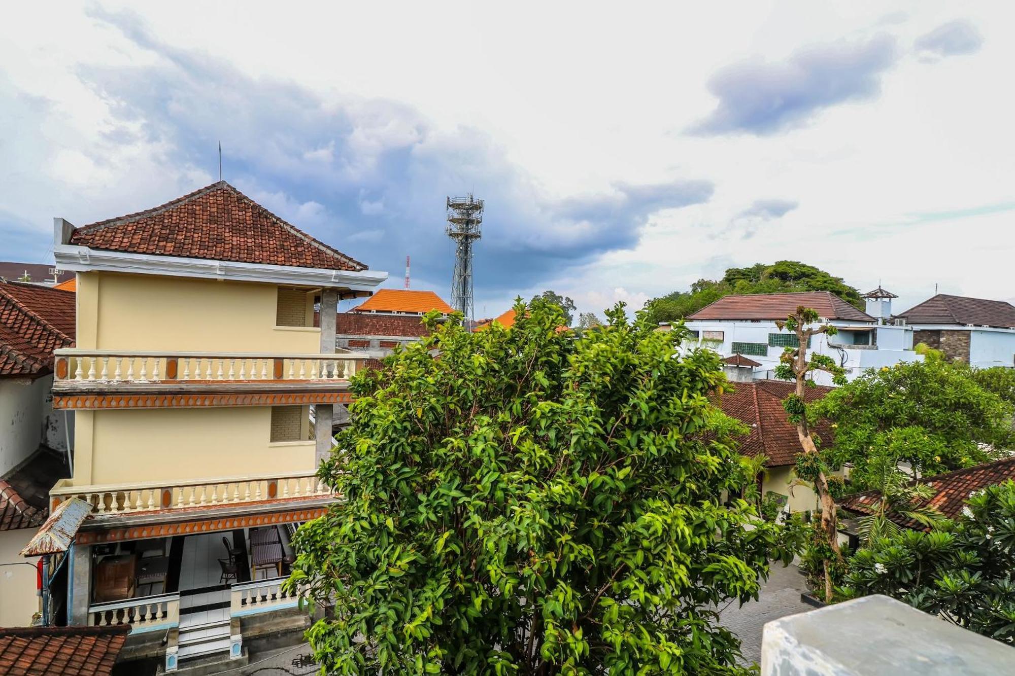 OYO 1654 Maha Bharata Kuta Inn Legian  Bagian luar foto