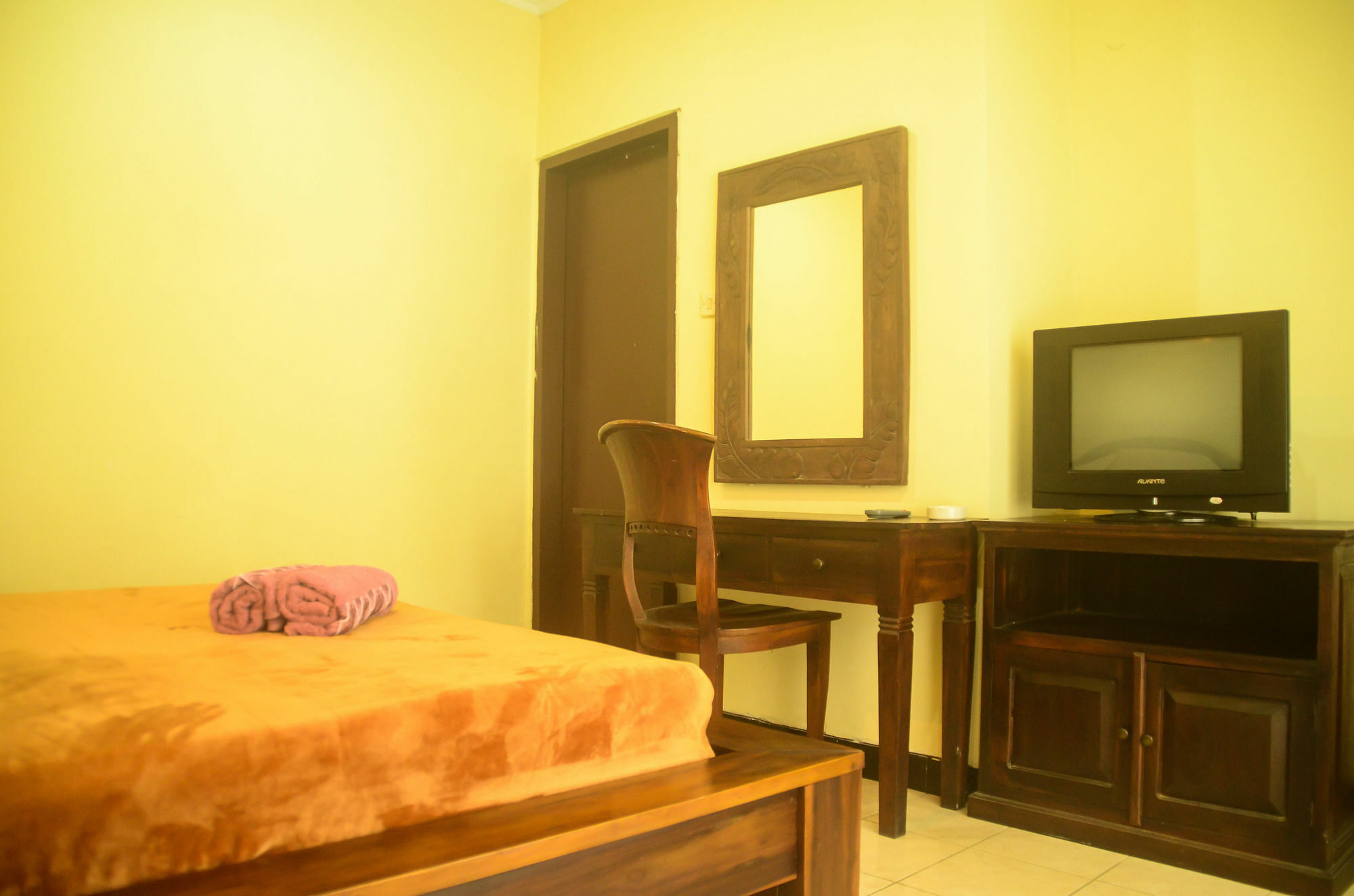 OYO 1654 Maha Bharata Kuta Inn Legian  Bagian luar foto